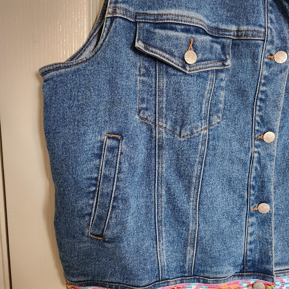 Vintage Jean Vest from Denim&Co with Geometric Patterened Ribbon Embellishments - Picture 4 of 6